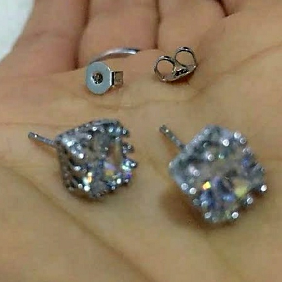 NEW! Sparkling 925 Sterling Cubic Zirconia Studs💎 - Picture 3 of 8